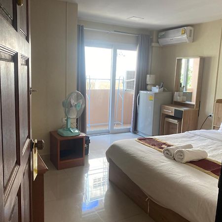 Hug Me Guesthouse Pattaya Exterior foto