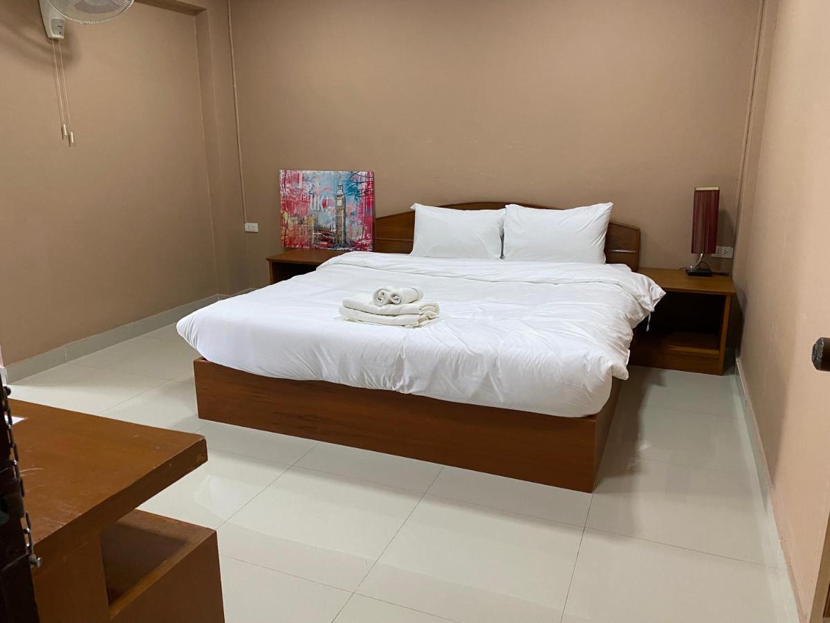 Hug Me Guesthouse Pattaya Exterior foto