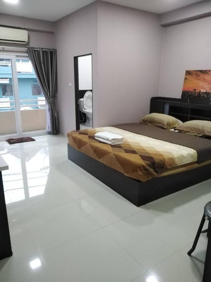 Hug Me Guesthouse Pattaya Exterior foto