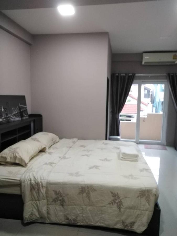 Hug Me Guesthouse Pattaya Exterior foto