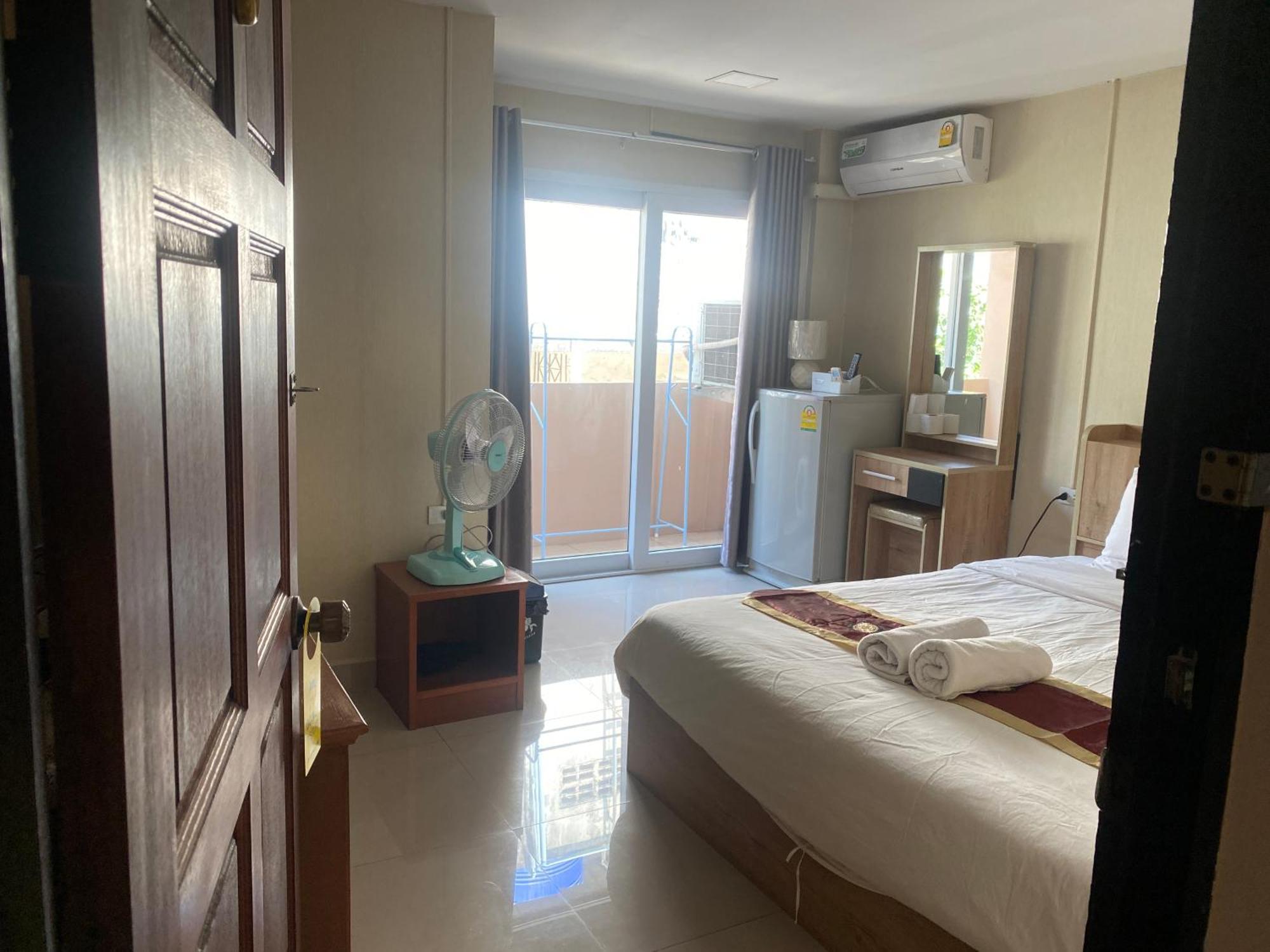 Hug Me Guesthouse Pattaya Exterior foto